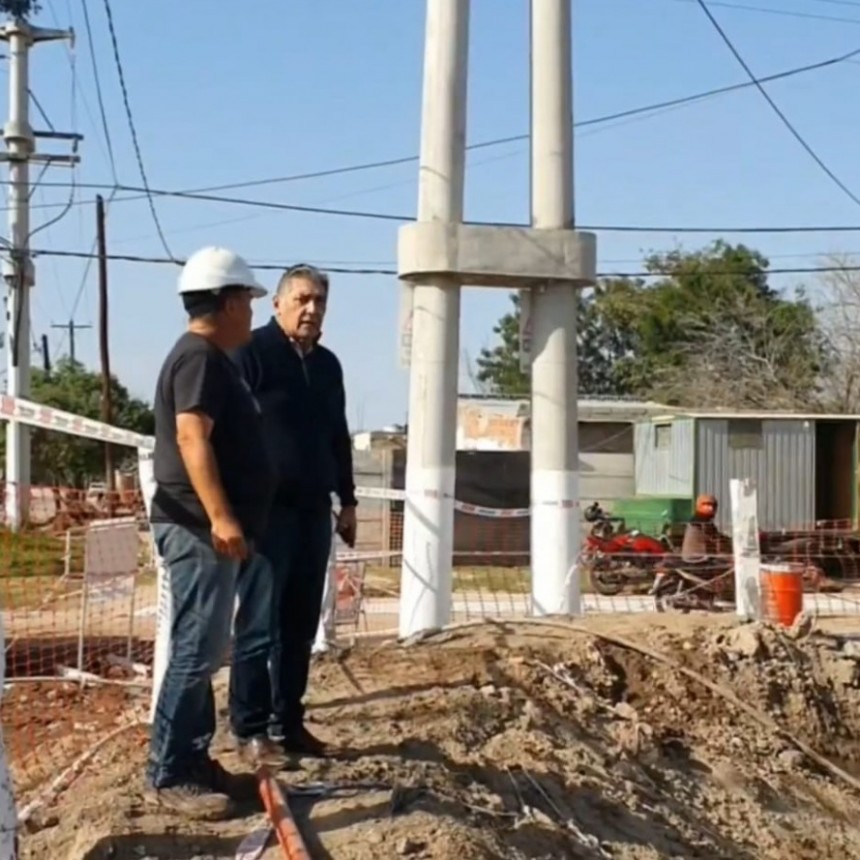 Roger Nedian&iacute; visit&oacute; importante obra que beneficiar&aacute; a 600 viviendas del Barrio Villa Nueva