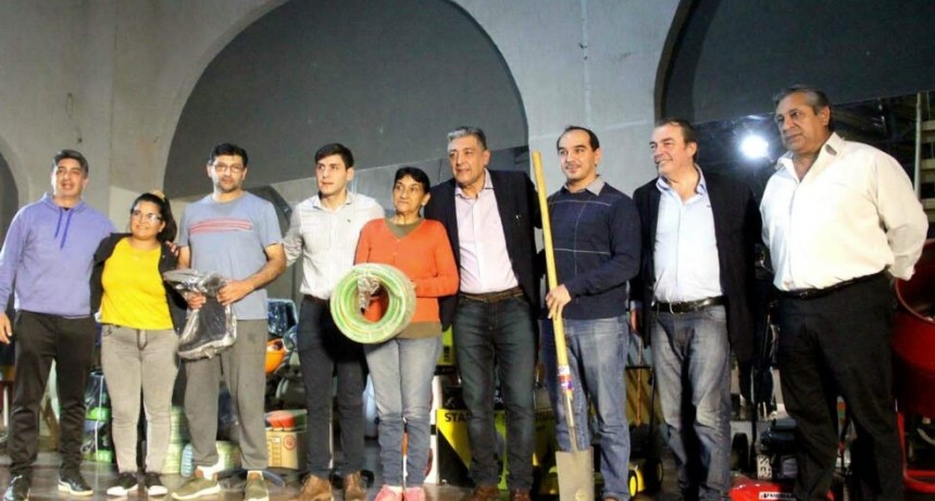 COOPERACI&Oacute;N, INDUMENTARIA Y HERRAMIENTAS PARA BENEFICIARIOS DEL PROGRAMA POTENCIAR TRABAJO