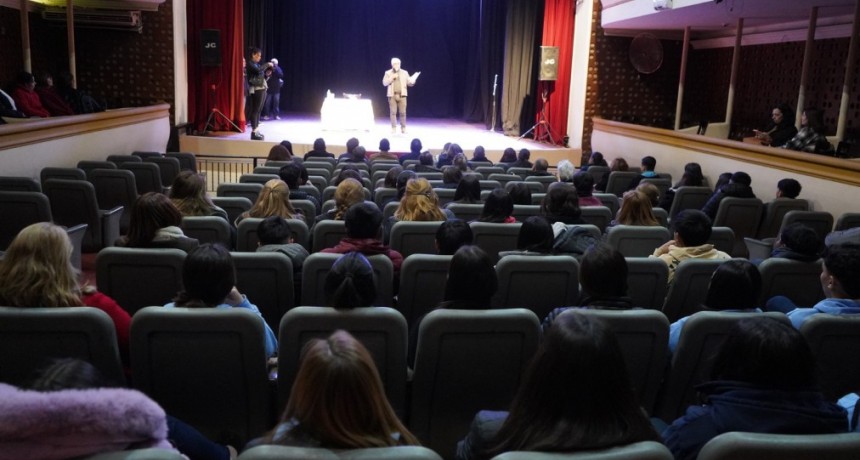 El intendente Nediani particip&oacute; de la charla "Santiago, una iglesia hist&oacute;rica y misionera"