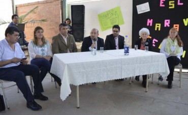 El intendente particip&oacute; de la presentaci&oacute;n de un libro escrito por alumnos de la Escuela N&ordm; 375 del barrio Dorrego