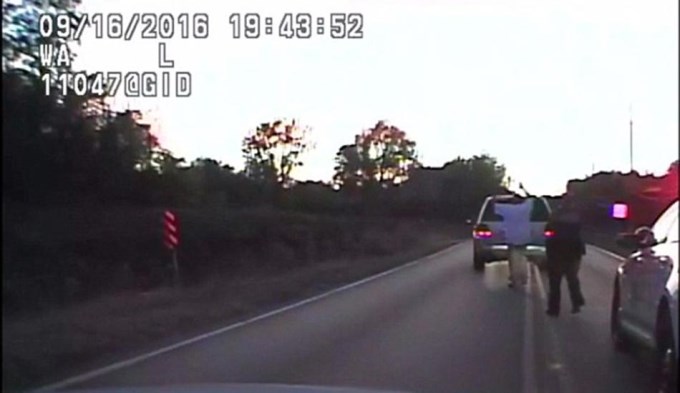 Impactante video: polic&iacute;a yanqui liquida a hombre negro