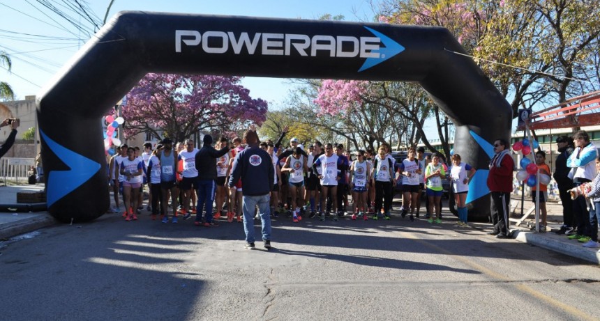 M&aacute;s de 100 atletas participaron de la marat&oacute;n Aniversario 106&deg; &ldquo;La Banda corre&rdquo;