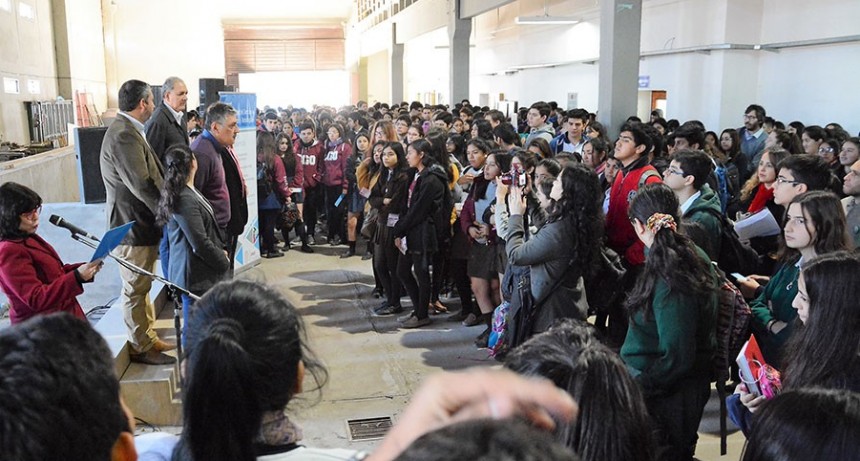  Con la participaci&oacute;n de m&aacute;s de 25 colegios se hizo el lanzamiento del 4&ordm; Concurso Ingeniosamente
