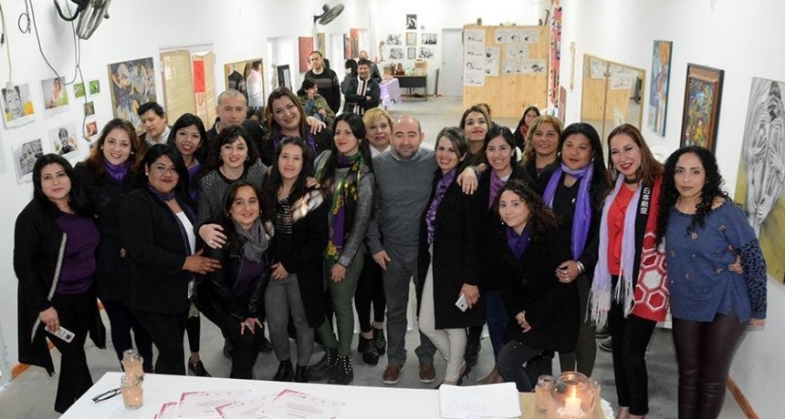 El intendente Mirolo acompa&ntilde;&oacute; a las primeras municipales graduadas de la &ldquo;Academia de Mujeres&rdquo;