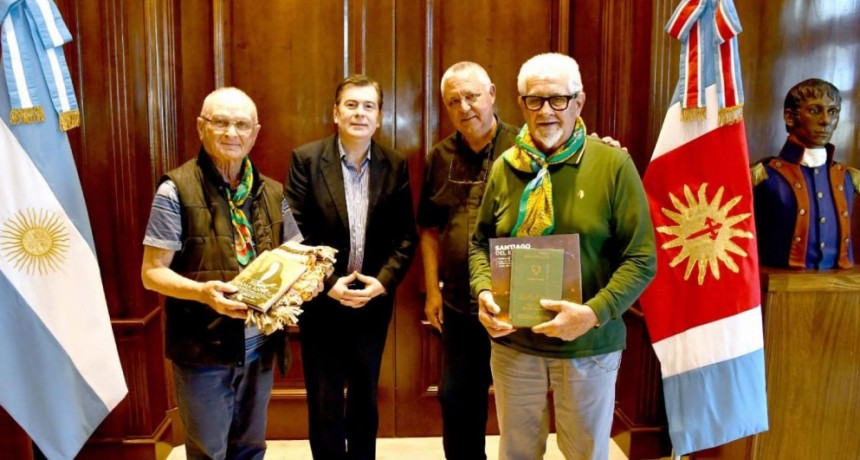 Zamora recibi&oacute; en Casa de Gobierno al sacerdote Sergio Marinelli