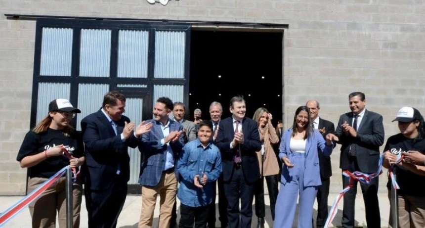 El gobernador Zamora particip&oacute; de la inauguraci&oacute;n de dos plantas de producci&oacute;n en Capital y Banda