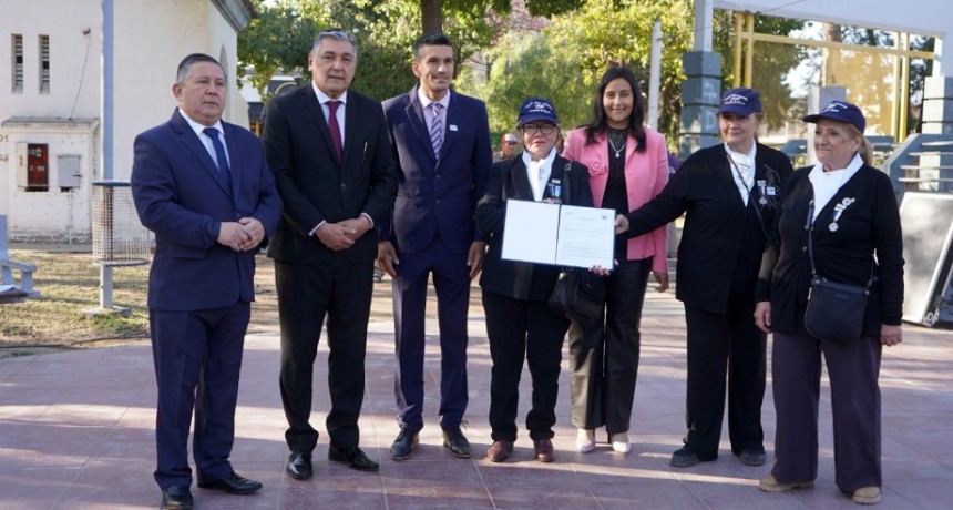 El municipio distingui&oacute; a veteranas de guerra de Malvinas que visitaron La Banda 