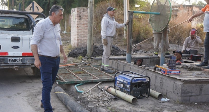 Nediani visit&oacute; la obra de mantenimiento  de la bomba de desag&uuml;e de calle De&aacute;n Funes