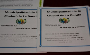 50 familias bande&ntilde;as recibieron las escrituras de sus viviendas
