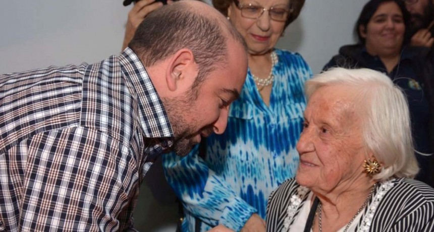 El intendente Mirolo acompa&ntilde;&oacute; a Lidia Grana de Manfredi en su nuevo    libro &ldquo;La Banda y su gente III&rdquo;