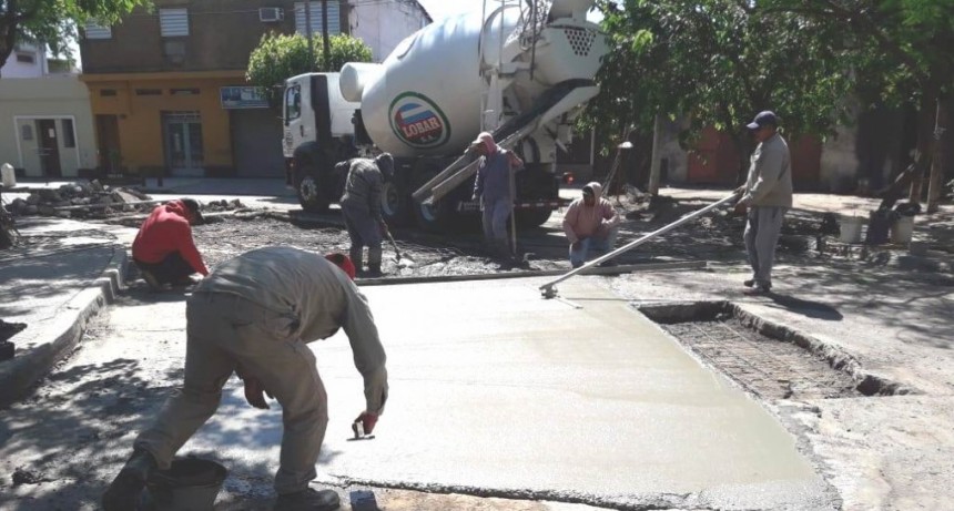 Avanza la reposici&oacute;n de pa&ntilde;os de hormig&oacute;n para mejorar la circulaci&oacute;n por avenida Belgrano