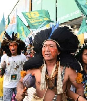 Brasi: Ind&iacute;genas recibieron a flechazos a militares con urnas