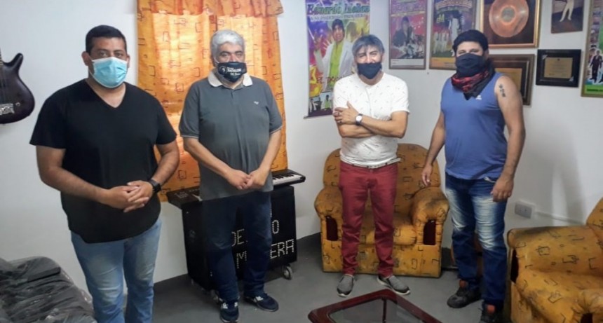 Eduardo y Cristian Meli&aacute;n pusieron m&uacute;sica y danza a los Jueves Culturales*