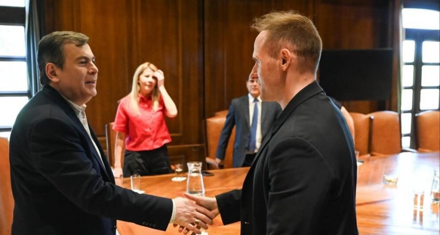 Zamora recibi&oacute; en Casa de Gobierno a Chris Meniw