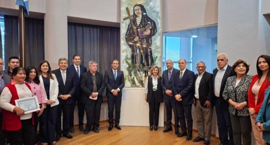 Inauguraron emblem&aacute;tico mural textil de Mama Antula en el recinto de la Legislatura Provincial