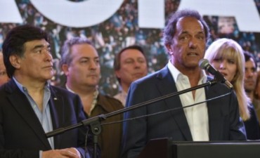 Daniel Scioli reconoci&oacute; la derrota y felicit&oacute; a Mauricio Macri