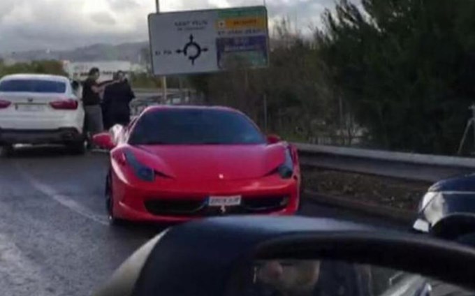 Neymar se dio un "palazo" con su Ferrari