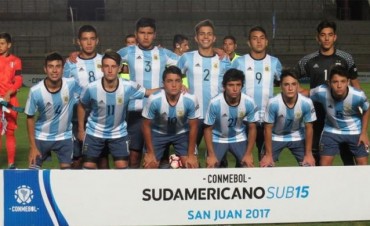 Argentina gole&oacute; a Per&uacute; y definir&aacute; el Sudamericano Sub-15 ante Brasil