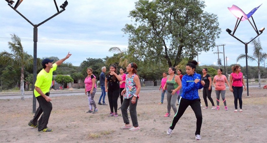 Deportes Municipal brinda clases gratuitas de ritmos latinos en diferentes barrios