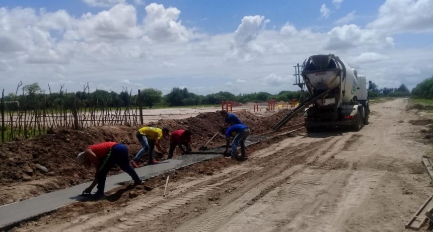 El municipio concreta obras de cord&oacute;n cuneta y veredas en el barrio Independencia