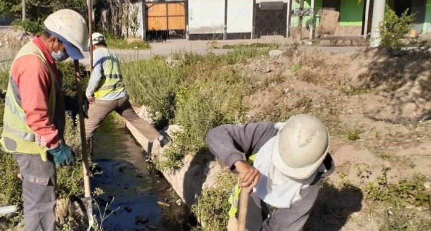  Obras P&uacute;blicas municipal contin&uacute;a con los trabajos de limpieza de desag&uuml;es
