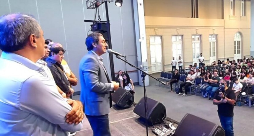 El vicegobernador asisti&oacute; a la apertura del Congreso Juvenil Santiago &ldquo;Conectados&rdquo;
