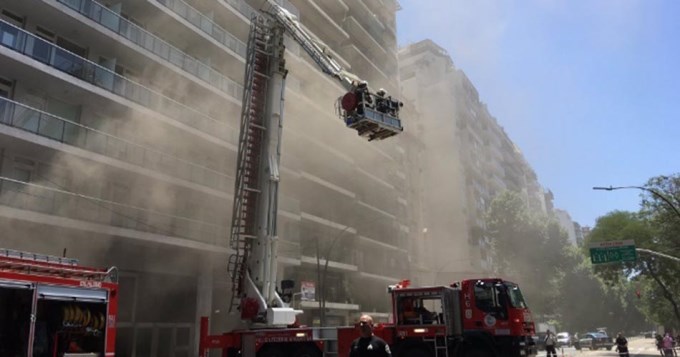 Infernal incendio en edificio de Palermo