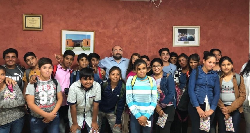 Alumnos de la Escuela N&deg; 38 &ldquo;Pedro Pablo Olaechea&rdquo; de La Aurora visitaron al intendente Mirolo