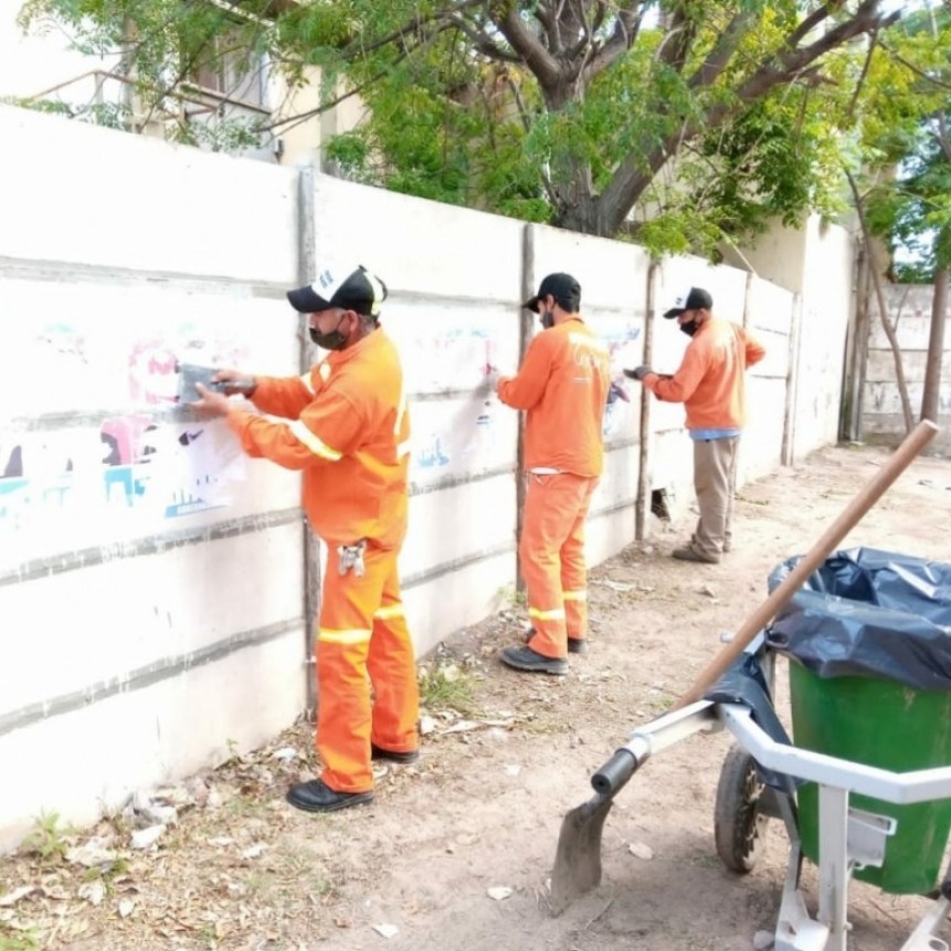 EL MUNICIPIO INICI&Oacute; LA LIMPIEZA DE PEGATINAS POL&Iacute;TICAS EN LA CIUDAD